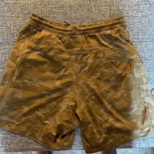Men’s khaki camo Lulu lemon shorts, 5 inch inseam, size MEDIUM